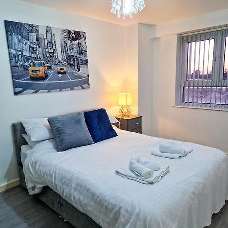 Spacious Apartment For Holiday And Contractor Groups In Salford - Private Parking - By Nmb Serviced Accommodation 曼彻斯特 外观 照片
