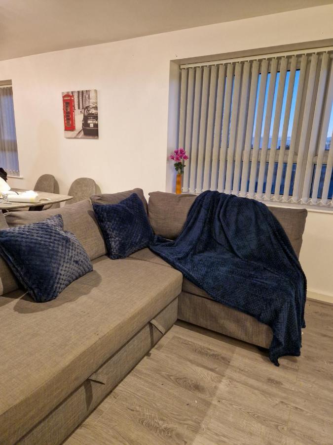 Spacious Apartment For Holiday And Contractor Groups In Salford - Private Parking - By Nmb Serviced Accommodation 曼彻斯特 外观 照片
