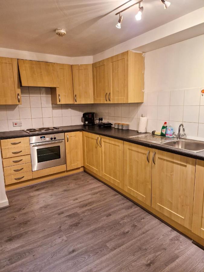 Spacious Apartment For Holiday And Contractor Groups In Salford - Private Parking - By Nmb Serviced Accommodation 曼彻斯特 外观 照片