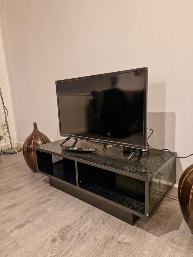 Spacious Apartment For Holiday And Contractor Groups In Salford - Private Parking - By Nmb Serviced Accommodation 曼彻斯特 外观 照片