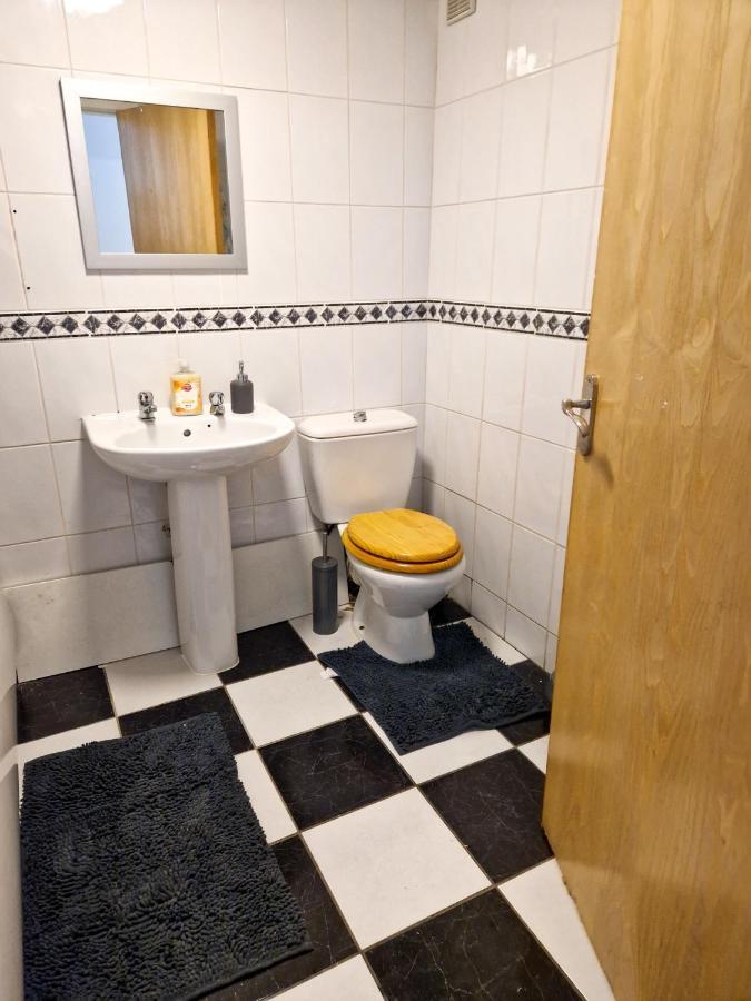 Spacious Apartment For Holiday And Contractor Groups In Salford - Private Parking - By Nmb Serviced Accommodation 曼彻斯特 外观 照片