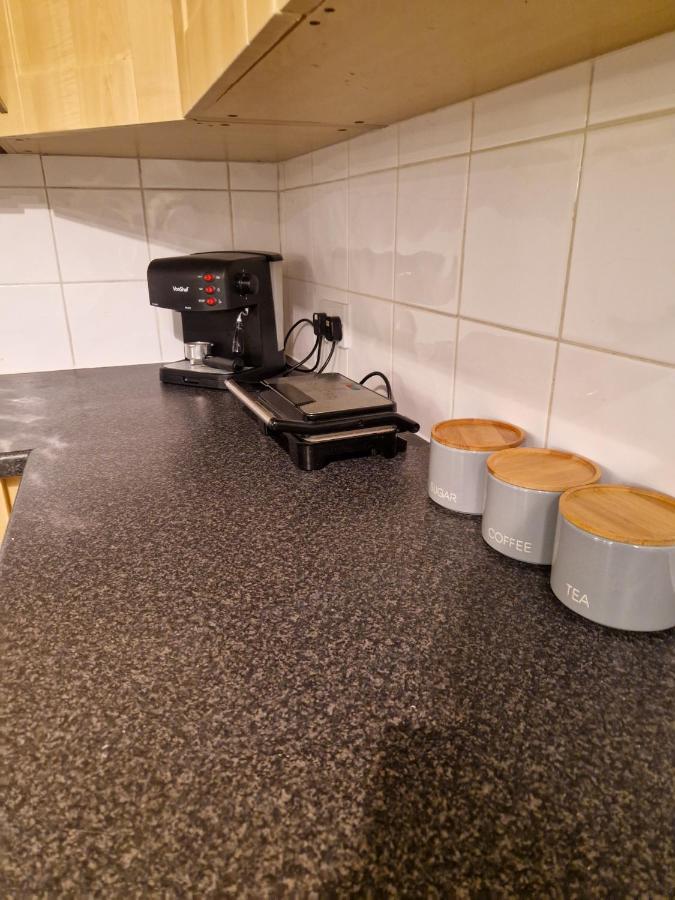 Spacious Apartment For Holiday And Contractor Groups In Salford - Private Parking - By Nmb Serviced Accommodation 曼彻斯特 外观 照片