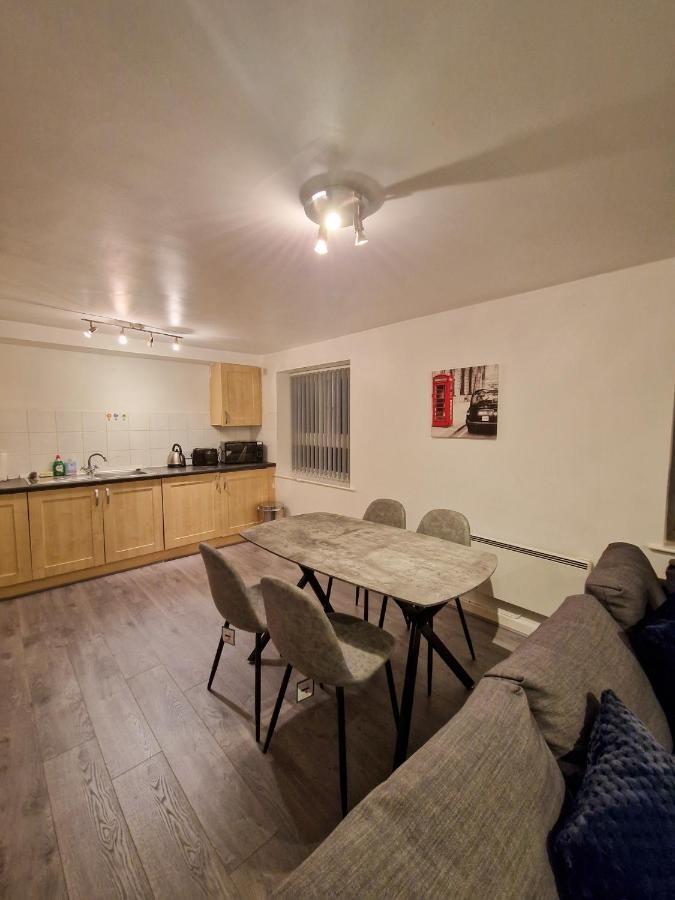 Spacious Apartment For Holiday And Contractor Groups In Salford - Private Parking - By Nmb Serviced Accommodation 曼彻斯特 外观 照片